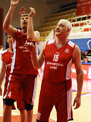 «КЭС-БАСКЕТ»: в финале Владивосток и Сибирцево