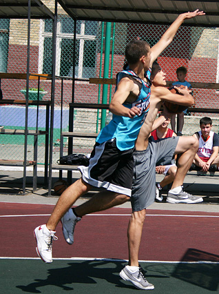 Хмельницкий получил Сникерс, а мог - 8 000 рублей