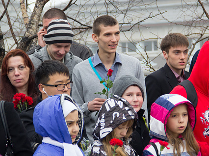 Воспитанники «Спартака-Приморье» возложили цветы к Вечному огню