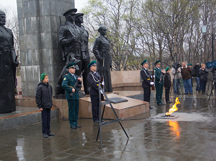 Воспитанники «Спартака-Приморье» возложили цветы к Вечному огню