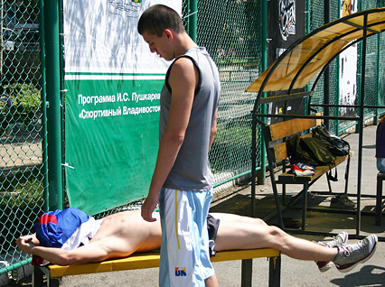 Хмельницкий получил Сникерс, а мог - 8 000 рублей